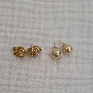 Elegant Gold Earrings Set